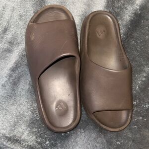 Yeezy Slide “Flax” size men’s 11 no box